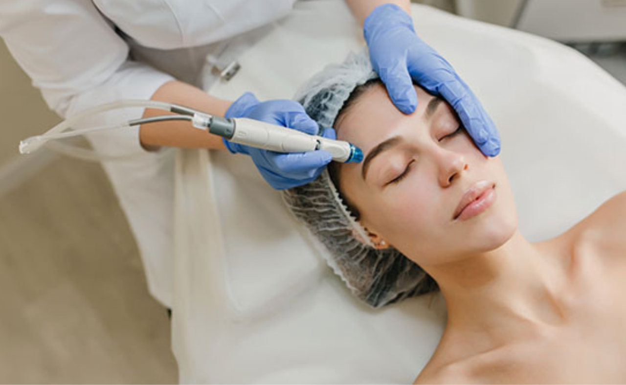 Minimally Invasive vs. Surgical Cosmetic Procedures: Which One Is Right for You?